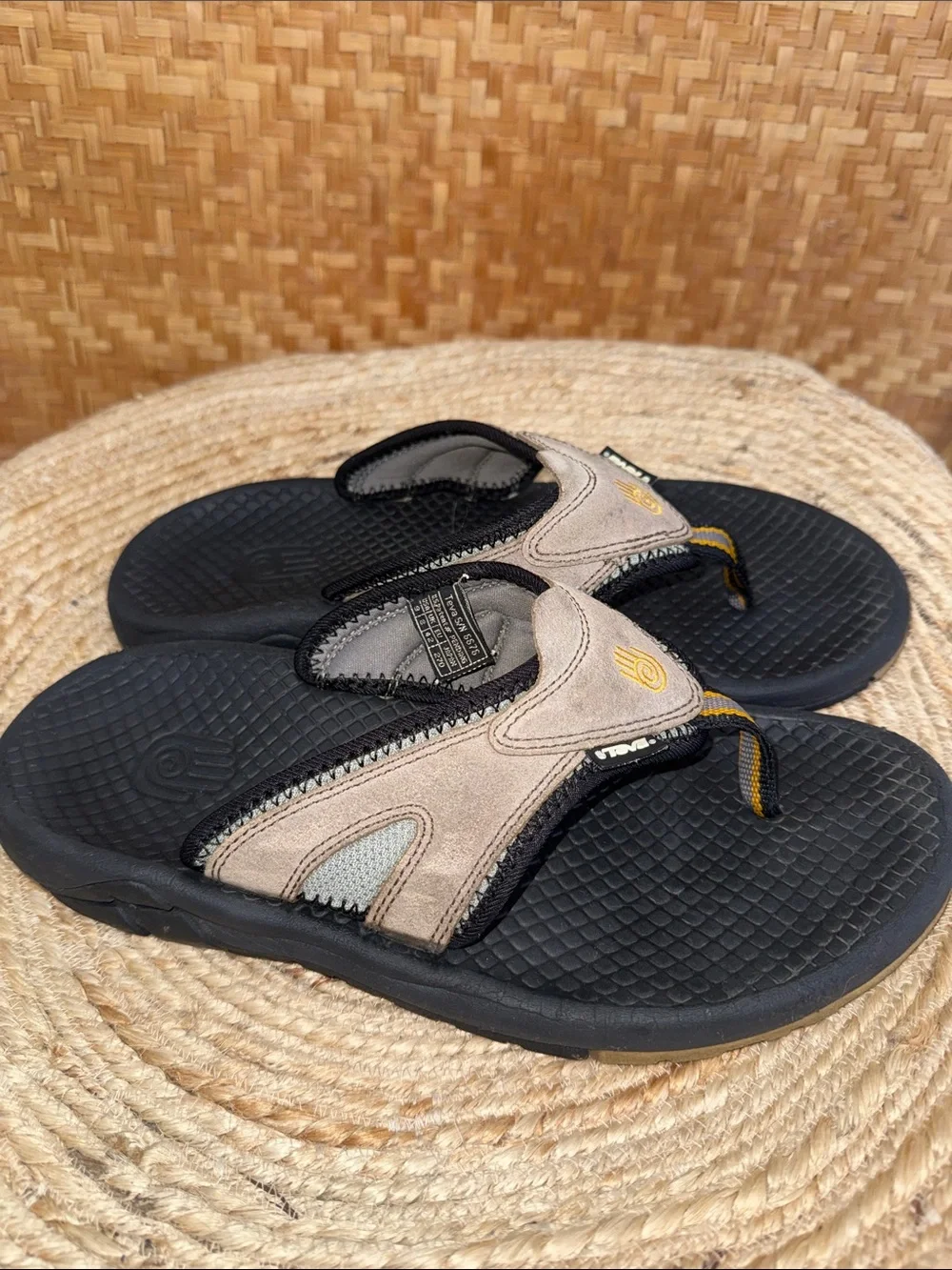 Teva Mush II Leather Flip Flop Sandals Men’s US 9 Taupe Comfort